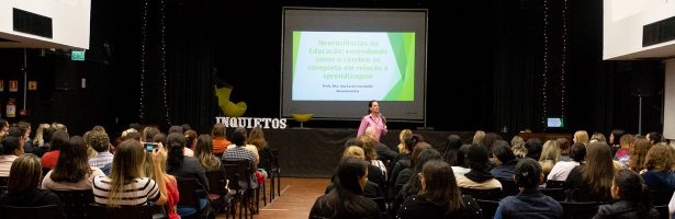 EDUCADORES PARTICIPAM DE PALESTRAS GRATUITAS